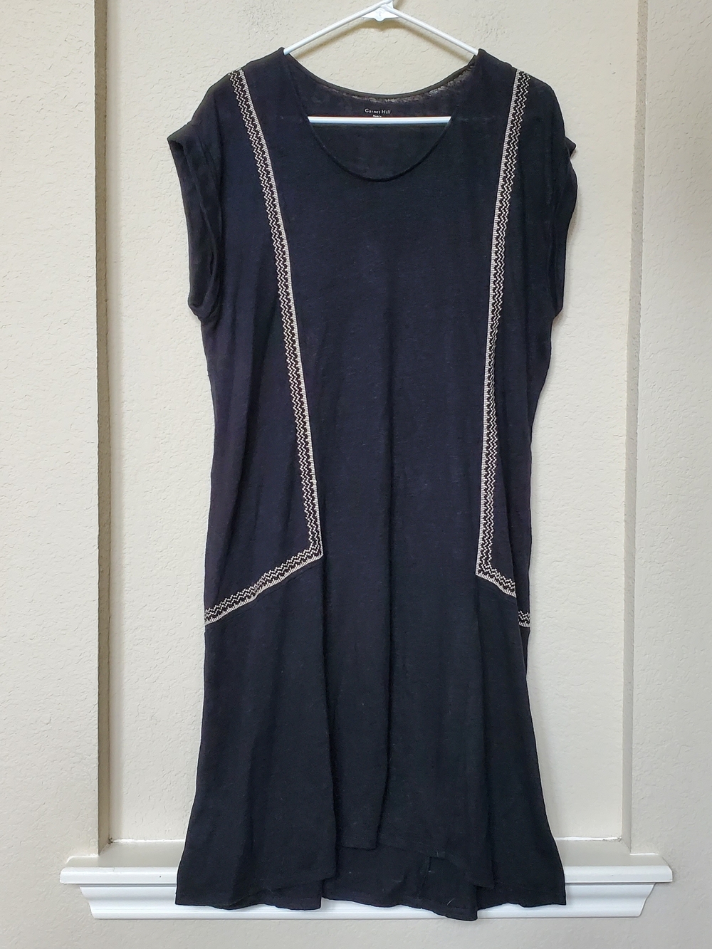 Garnet Hill Black Shift Linen Dress with Cream Trim.  Size Medium